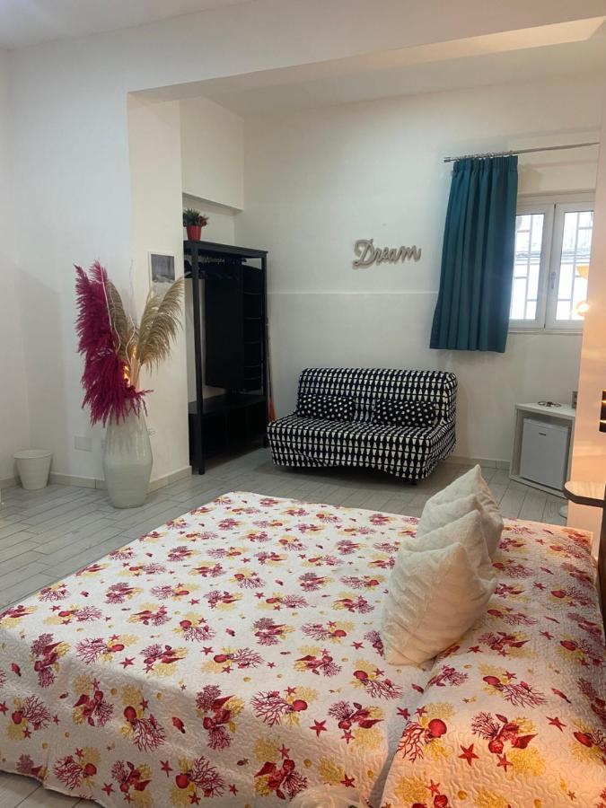 Dora'S House Hotel เนเปิลส์ ภายนอก รูปภาพ